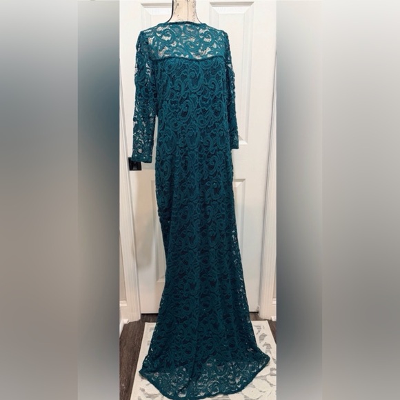 Beautiful Jade Green Long Sleeve Lace Elegant Dress - Picture 4 of 10